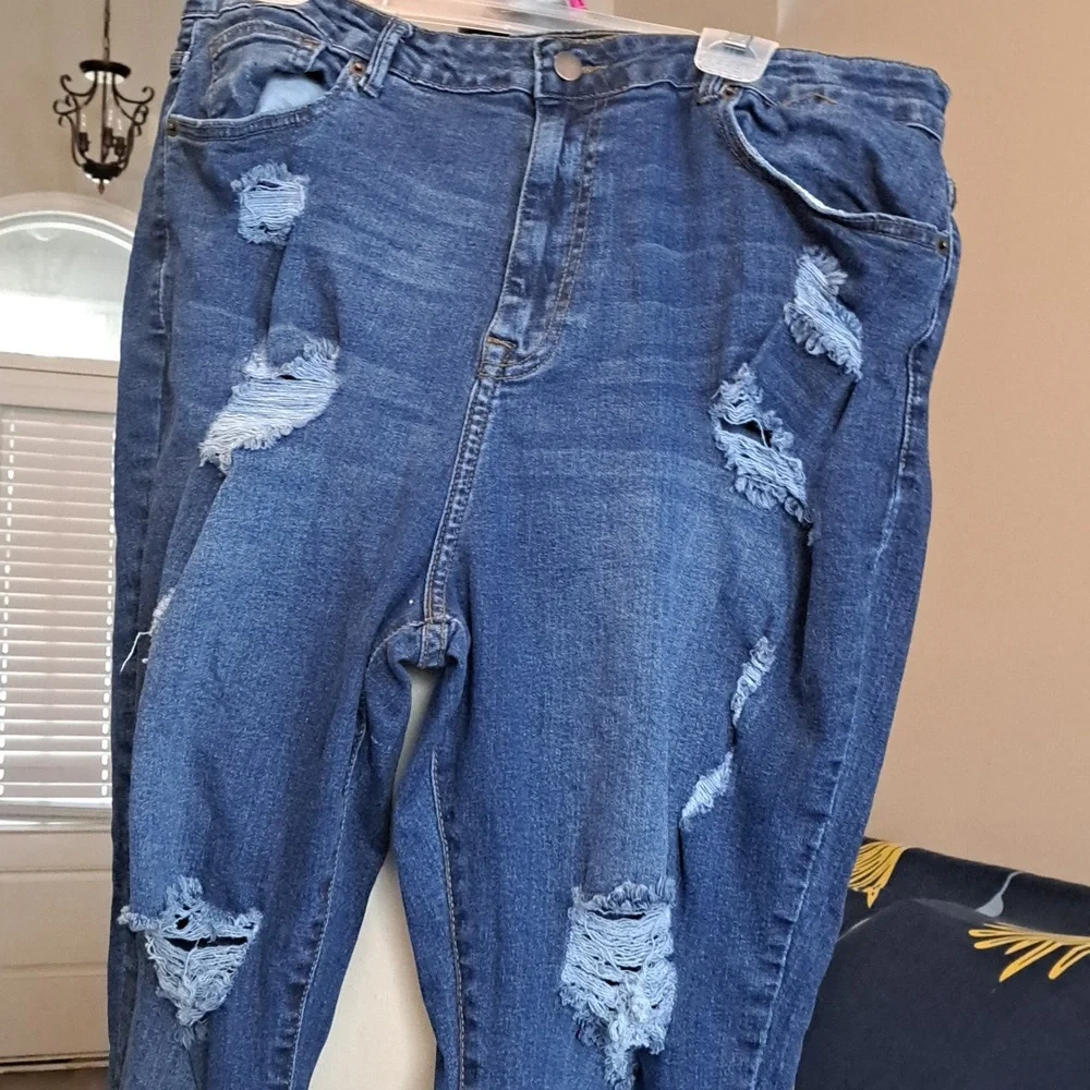 DISTRESSED JEANS - Picture 2 of 7